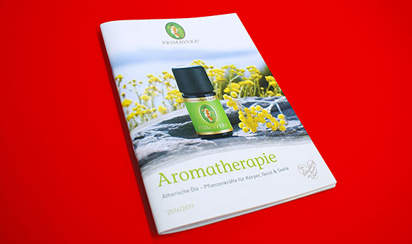 Schöner Produktkatalog auf Recyclingpapier, dessen Umschlag mit einer zusätzlichen Sonderfarbe bedruckt wurde. BRO_RDH_A5_Recycling_Produktkatalog_auf_Umweltpapier_gedruckt_04504.jpg