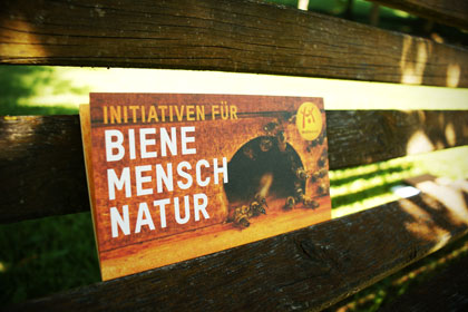 Falzflyer / Folder auf 100% Recycling Papier bzw. Naturpapier Recyclingpapier Druckmuster: Flyer mit hoher Qualität